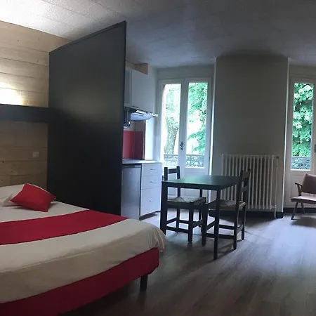 Отель Le Petit Train Bagneres-de-Luchon