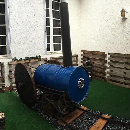 Le Petit Train Hotel